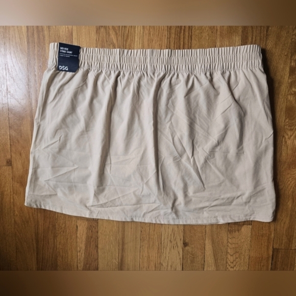 DSG Tan Athletic Skort - Picture 2 of 6